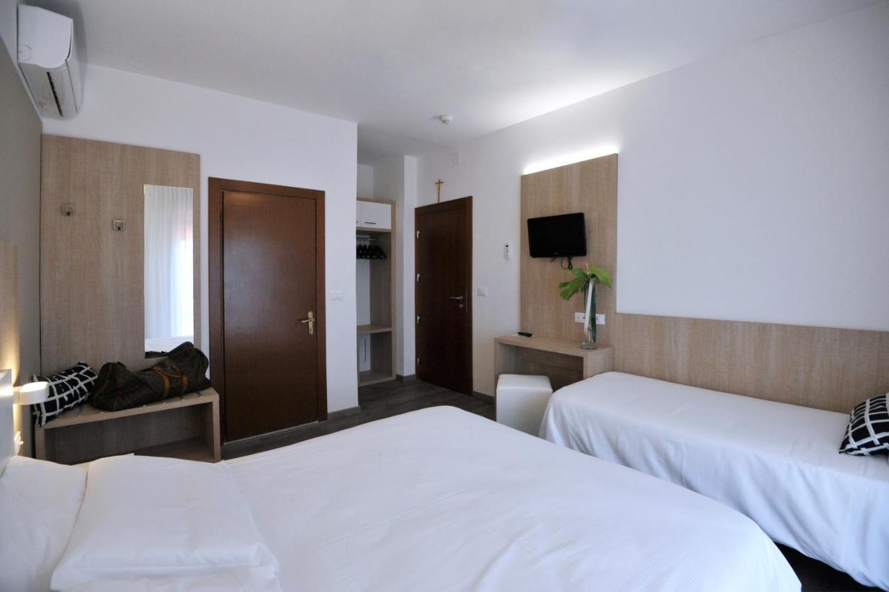 Hotel Etna Caorle Eksteriør billede