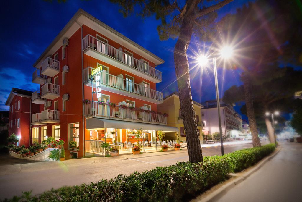 Hotel Etna Caorle Eksteriør billede