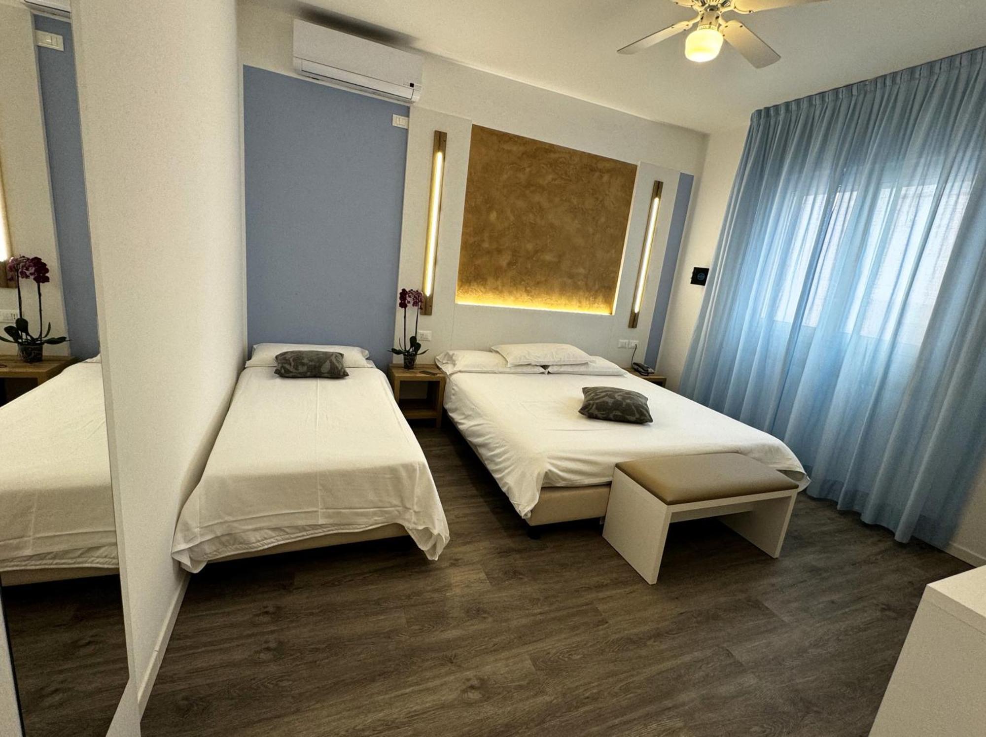 Hotel Etna Caorle Eksteriør billede