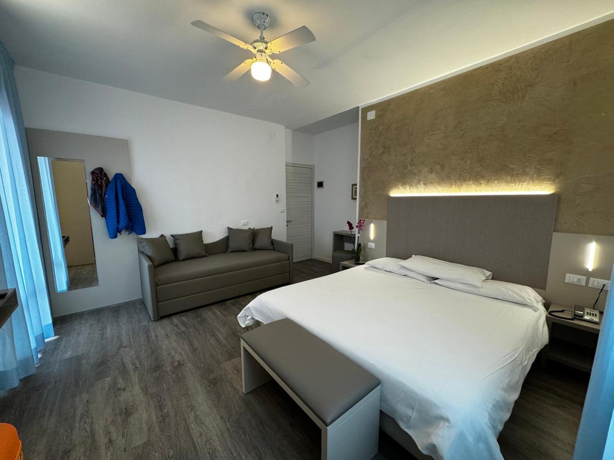 Hotel Etna Caorle Eksteriør billede