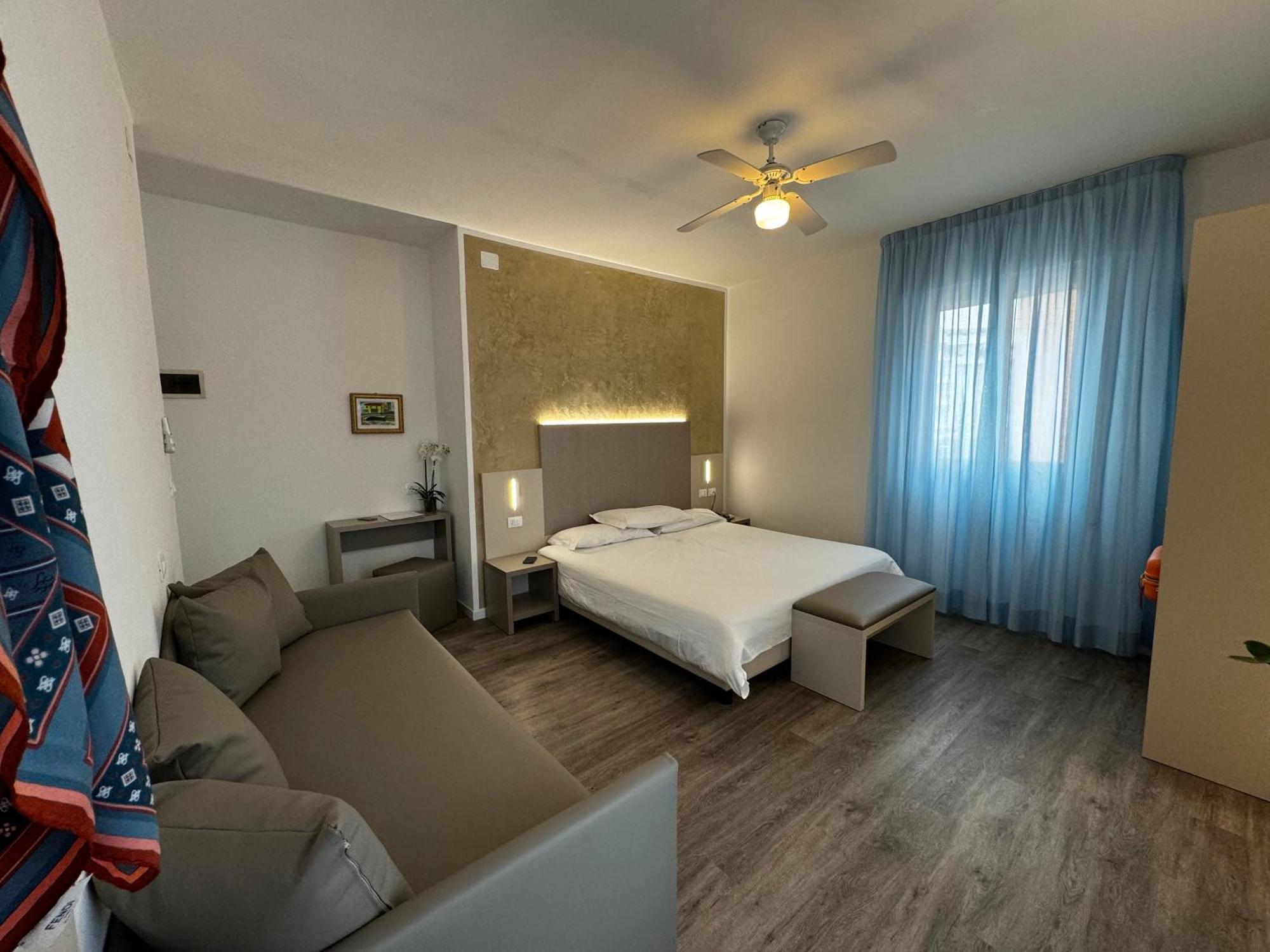 Hotel Etna Caorle Eksteriør billede
