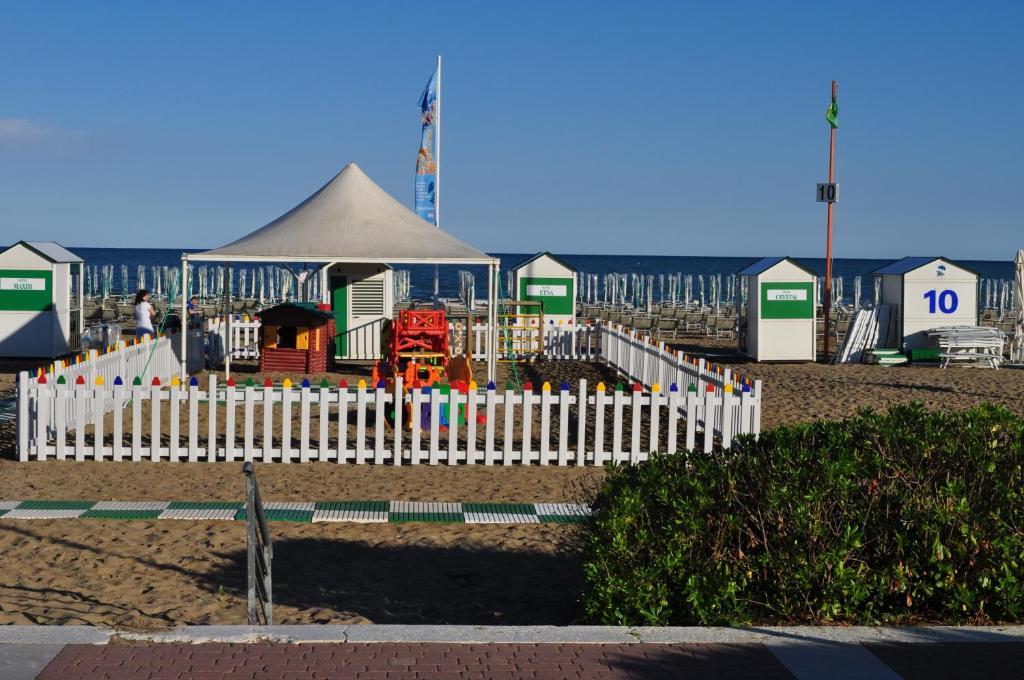 Hotel Etna Caorle Eksteriør billede